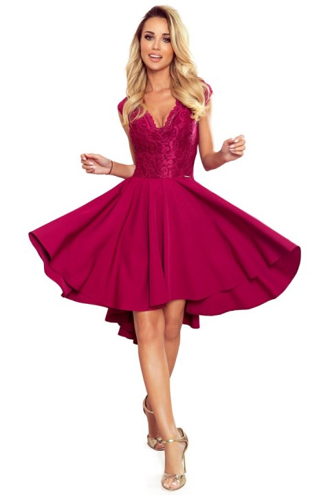 300-4 PATRICIA - sukienka z dłuższym tyłem i koronkowym dekoltem - BORDOWA - XXXXL 300-4 PATRICIA - sukienka z dłuższym tyłem i koronkowym dekoltem - BORDOWA - XXXXL